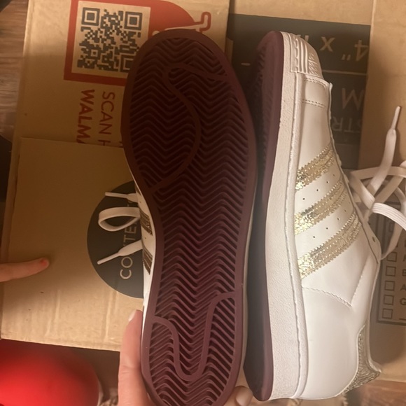 Adidas Superstars 9.5 in Womens - Picture 3 of 3